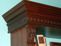 aplikacija od rezbarene drvene lajsne